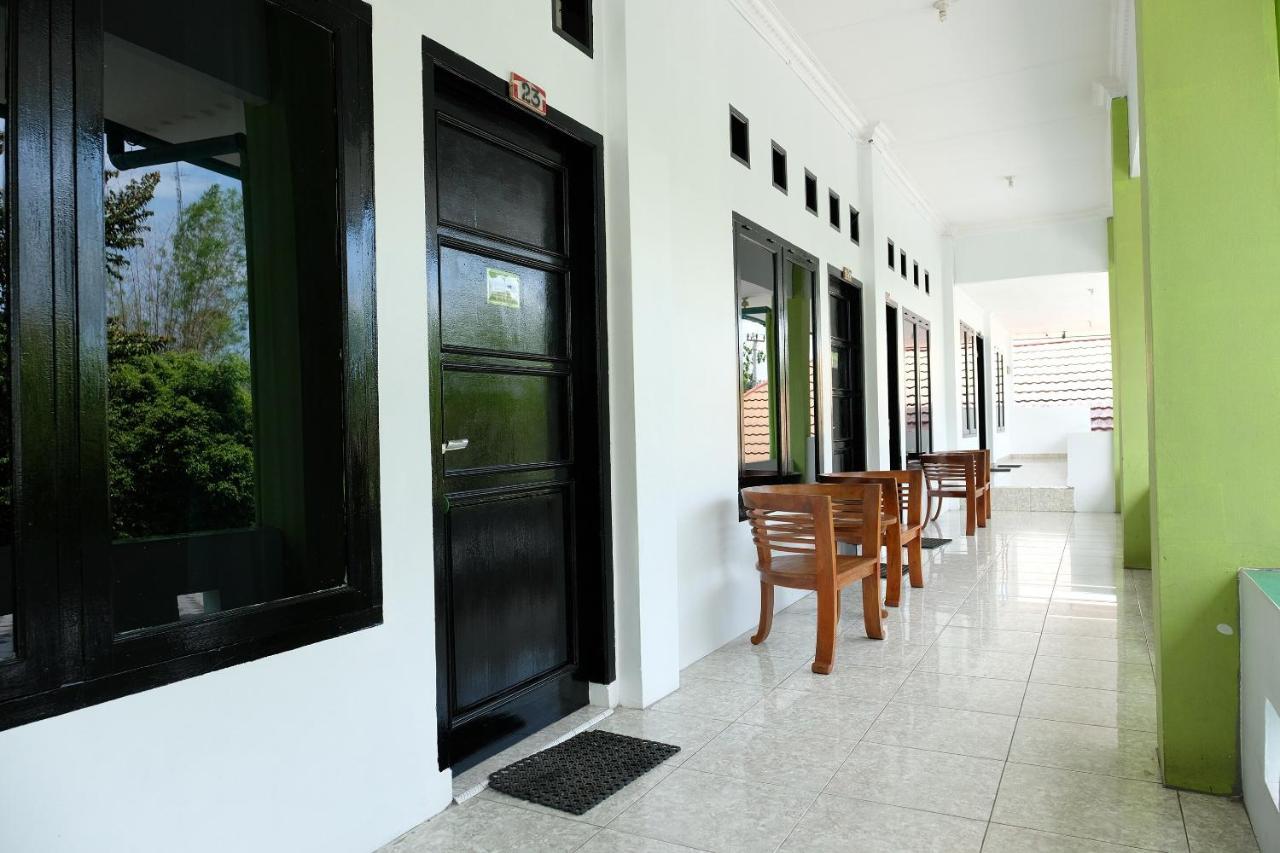 Oyo 2186 Esbe Hotel Syariah Tanjung Pandan Exteriör bild