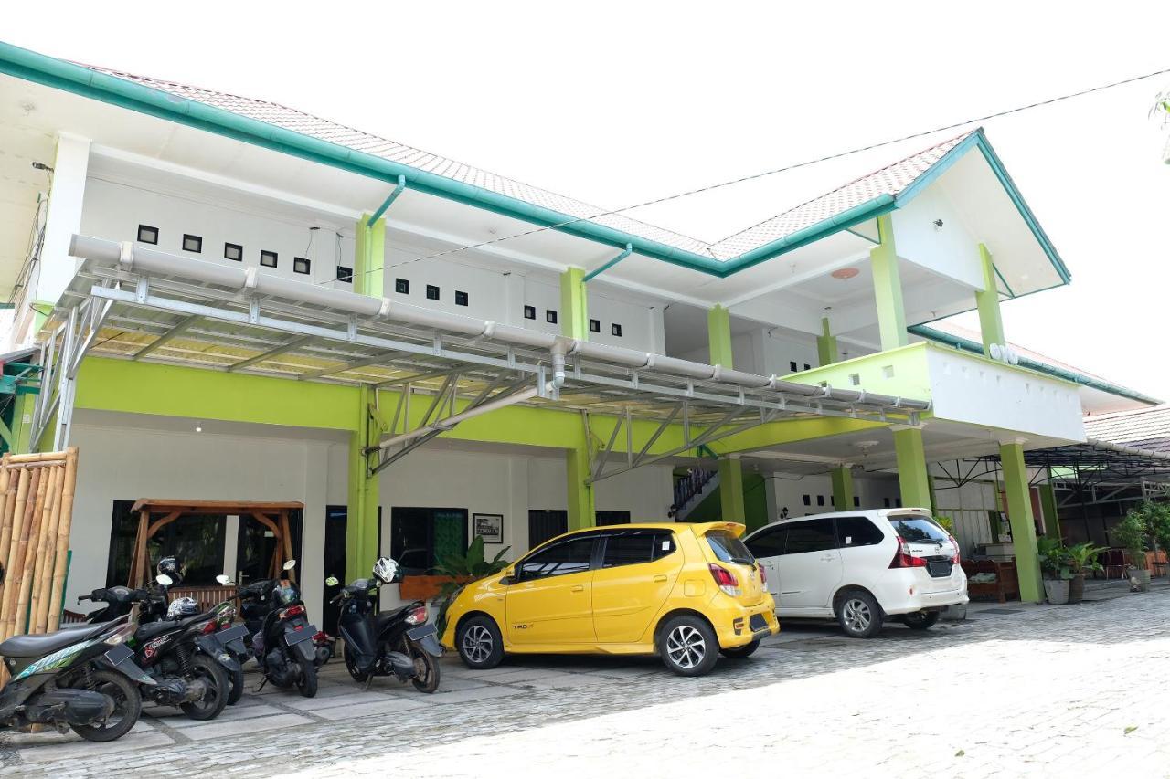 Oyo 2186 Esbe Hotel Syariah Tanjung Pandan Exteriör bild