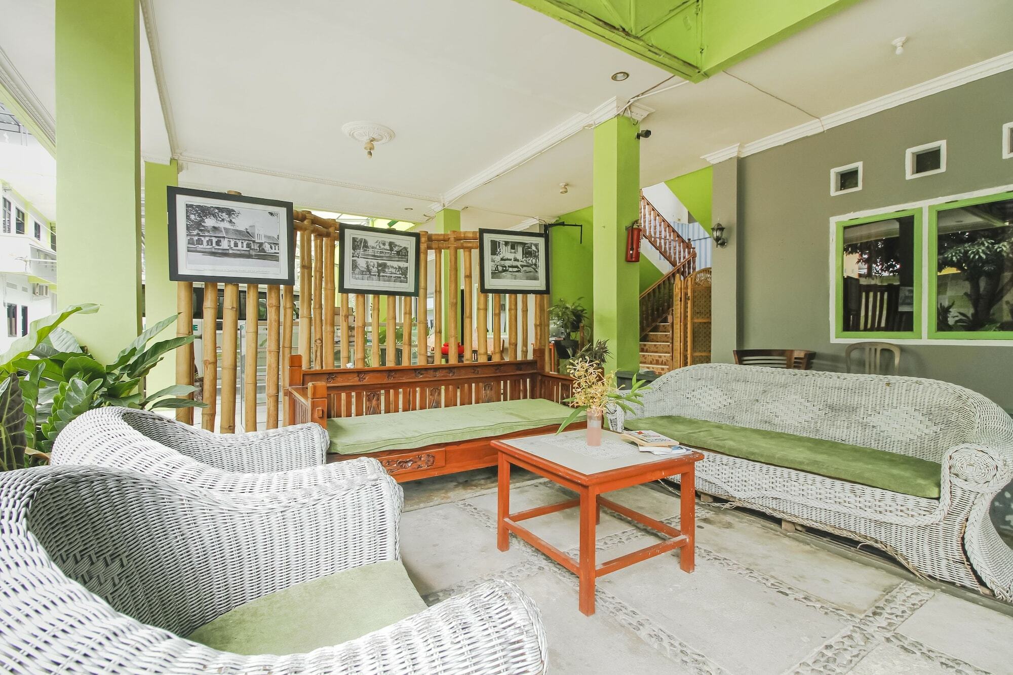 Oyo 2186 Esbe Hotel Syariah Tanjung Pandan Exteriör bild