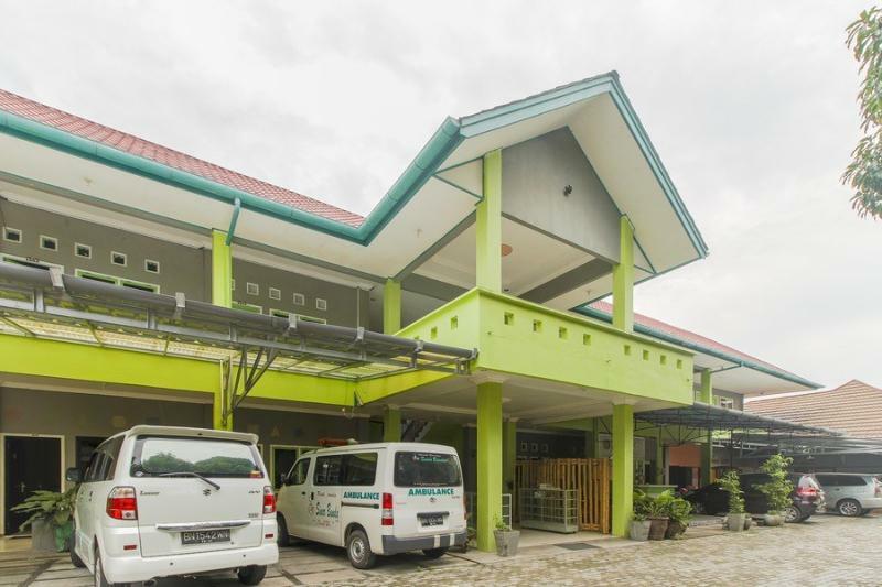 Oyo 2186 Esbe Hotel Syariah Tanjung Pandan Exteriör bild
