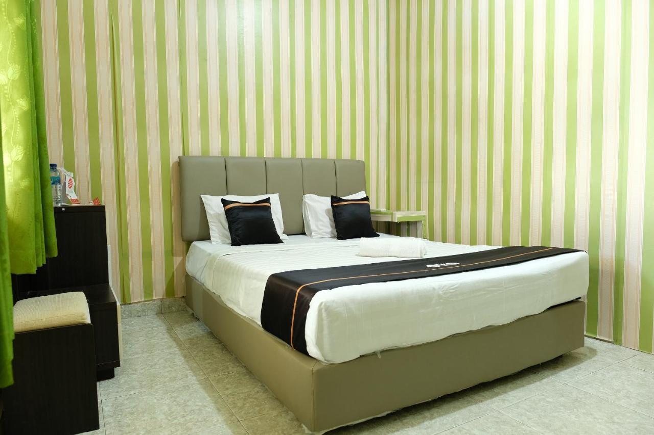 Oyo 2186 Esbe Hotel Syariah Tanjung Pandan Exteriör bild