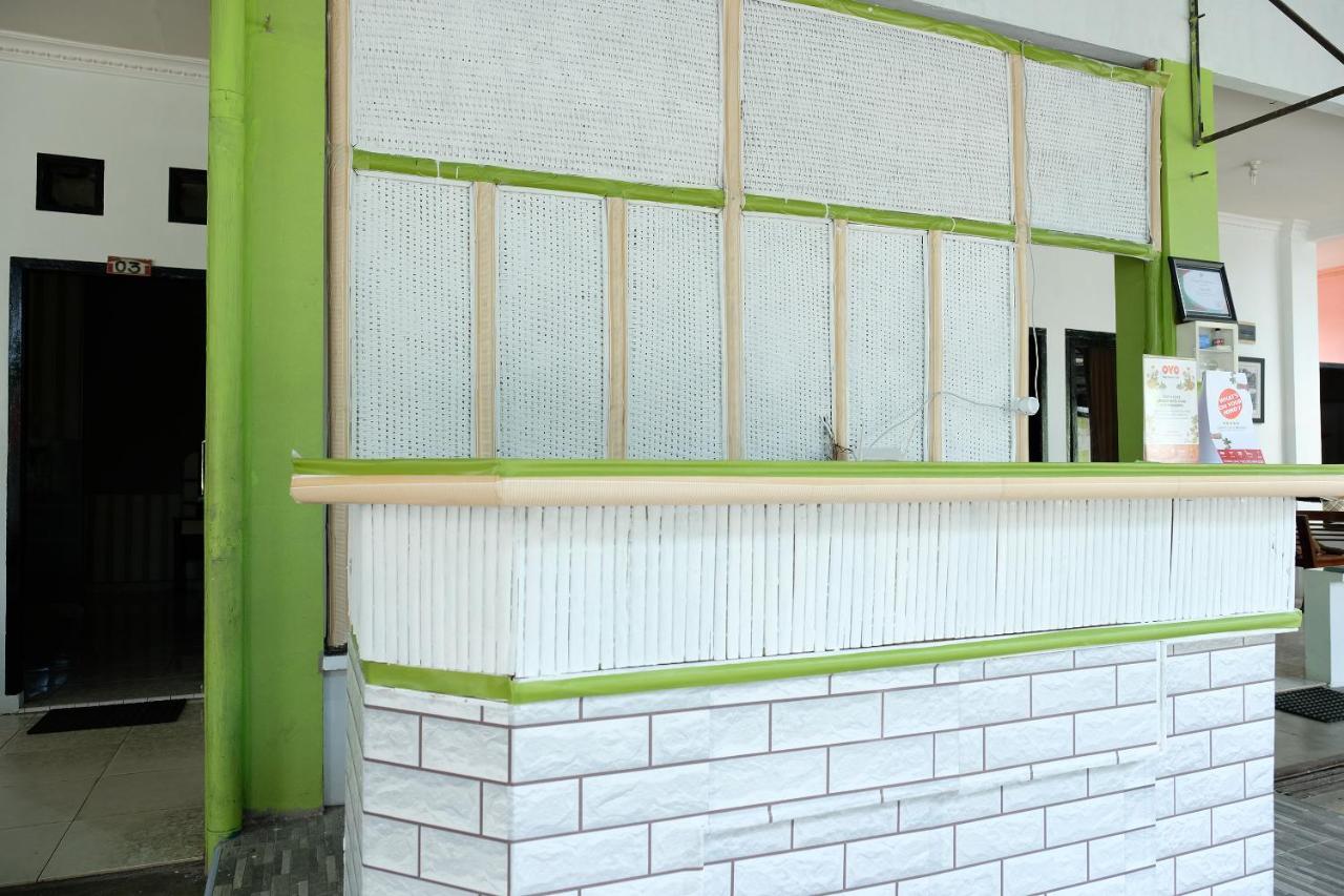 Oyo 2186 Esbe Hotel Syariah Tanjung Pandan Exteriör bild