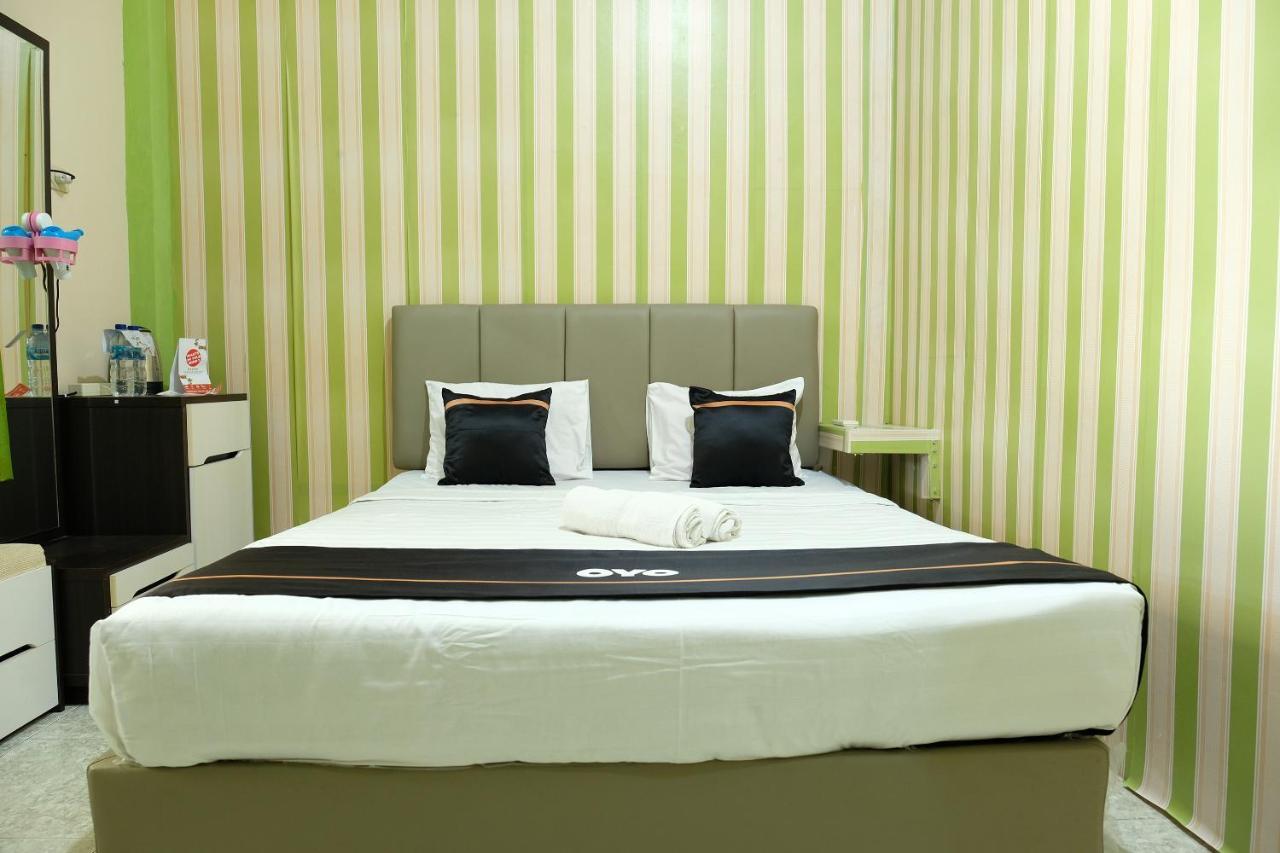 Oyo 2186 Esbe Hotel Syariah Tanjung Pandan Exteriör bild