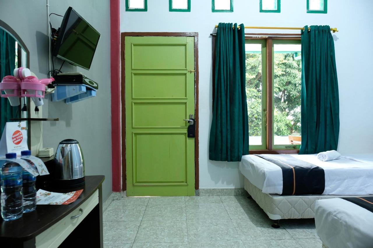 Oyo 2186 Esbe Hotel Syariah Tanjung Pandan Exteriör bild
