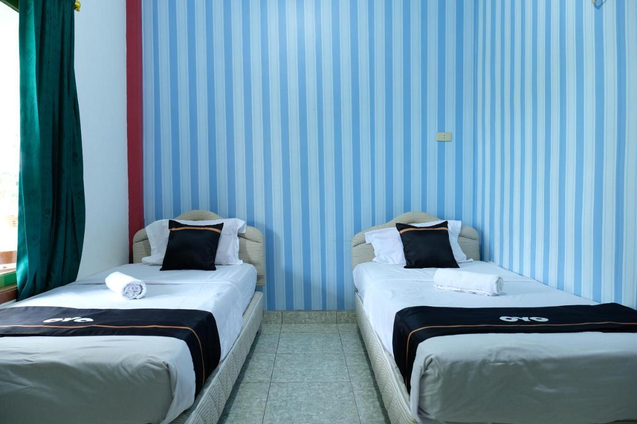 Oyo 2186 Esbe Hotel Syariah Tanjung Pandan Exteriör bild