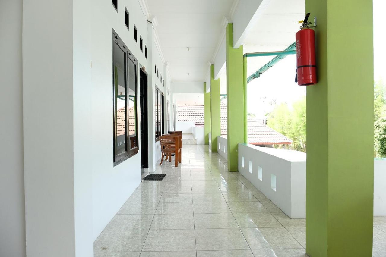 Oyo 2186 Esbe Hotel Syariah Tanjung Pandan Exteriör bild